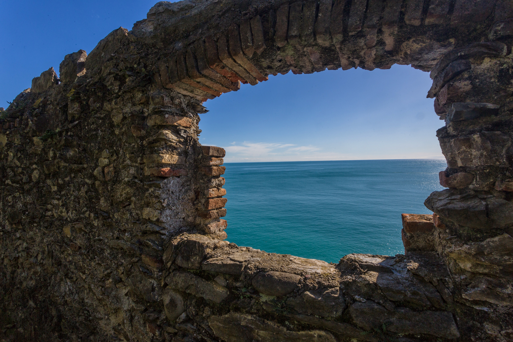 Una_finestra_aperta_allinfinito_-_Convento_Frati_Cappuccini_Monterosso_al_Mare_-_Cinque_Terre